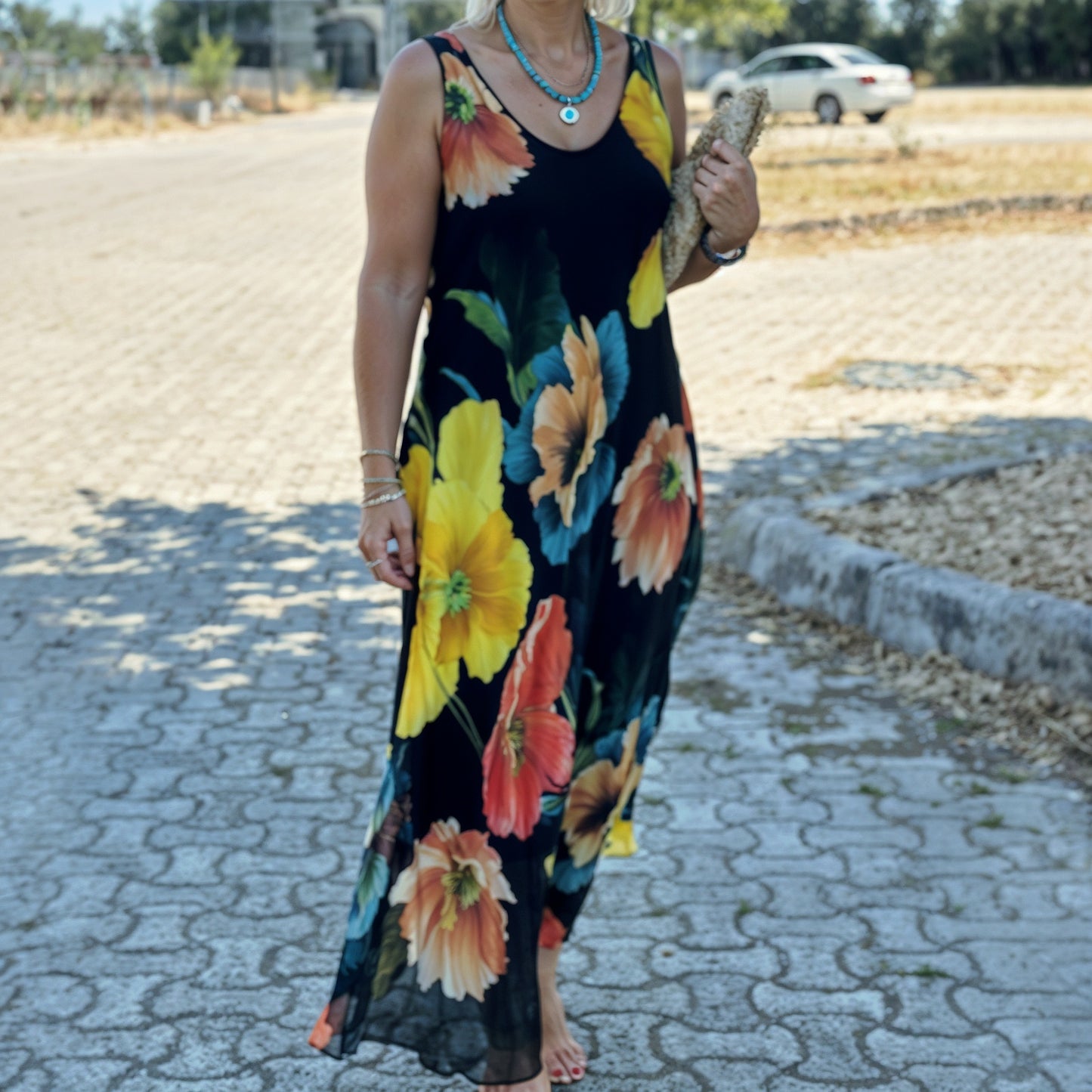 Shirley – Elegancka Kwiecista Sukienka Maxi Bez Rękawów