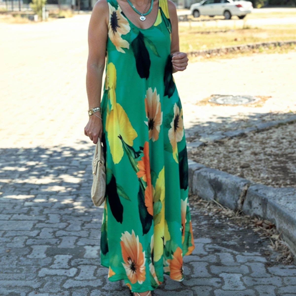 Shirley – Elegancka Kwiecista Sukienka Maxi Bez Rękawów